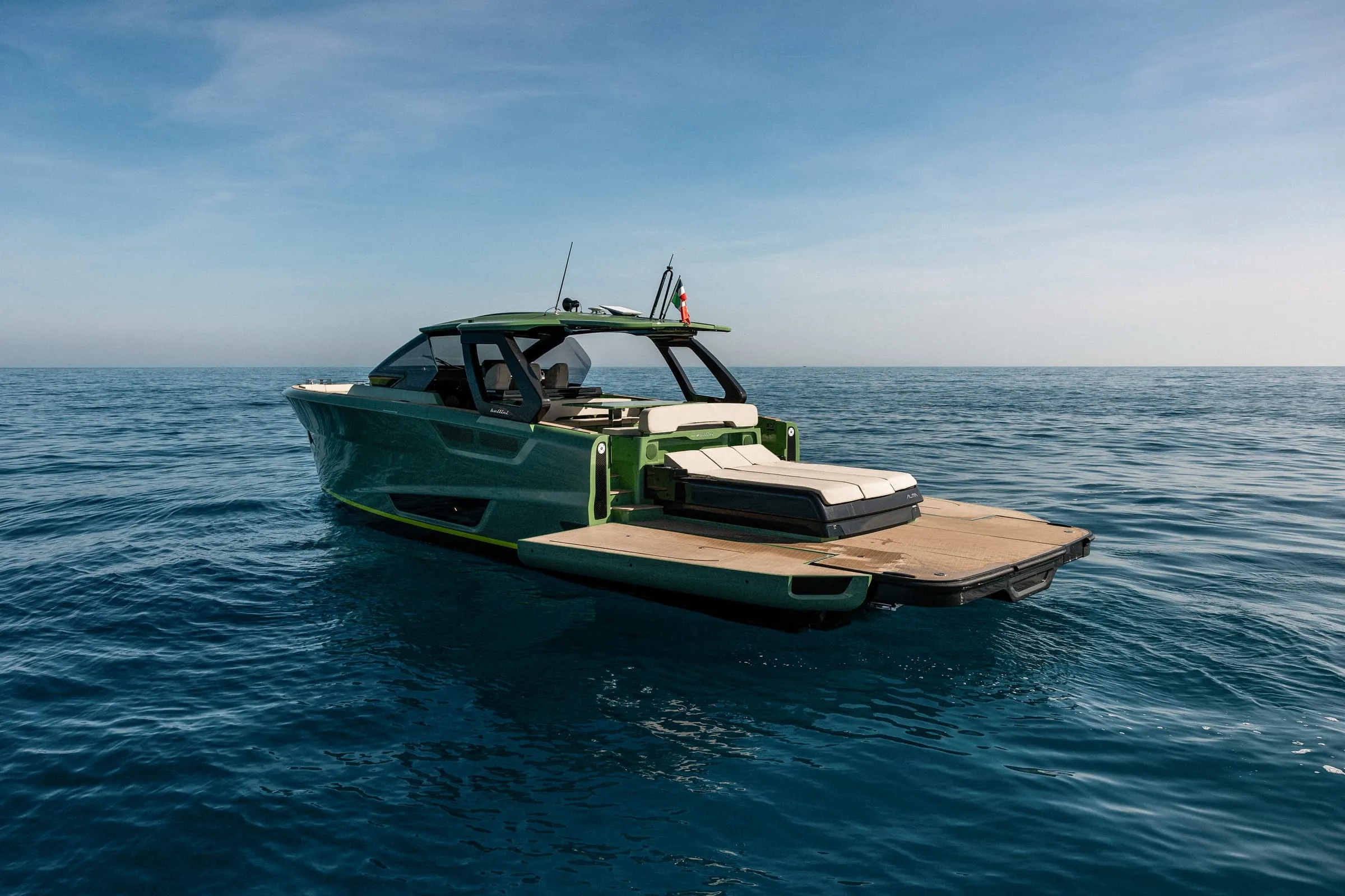 Bellini Astor on the water